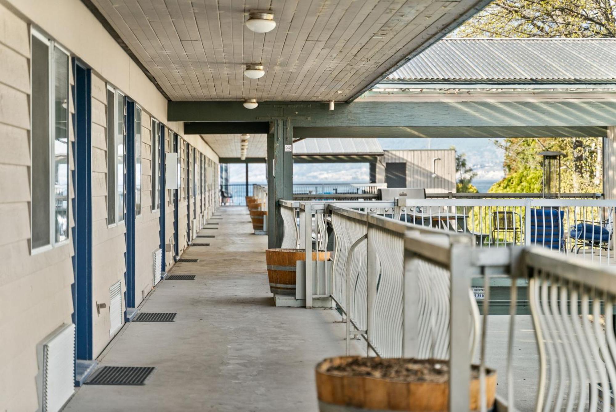 Okanagan Lakefront Resort 彭蒂克顿 外观 照片